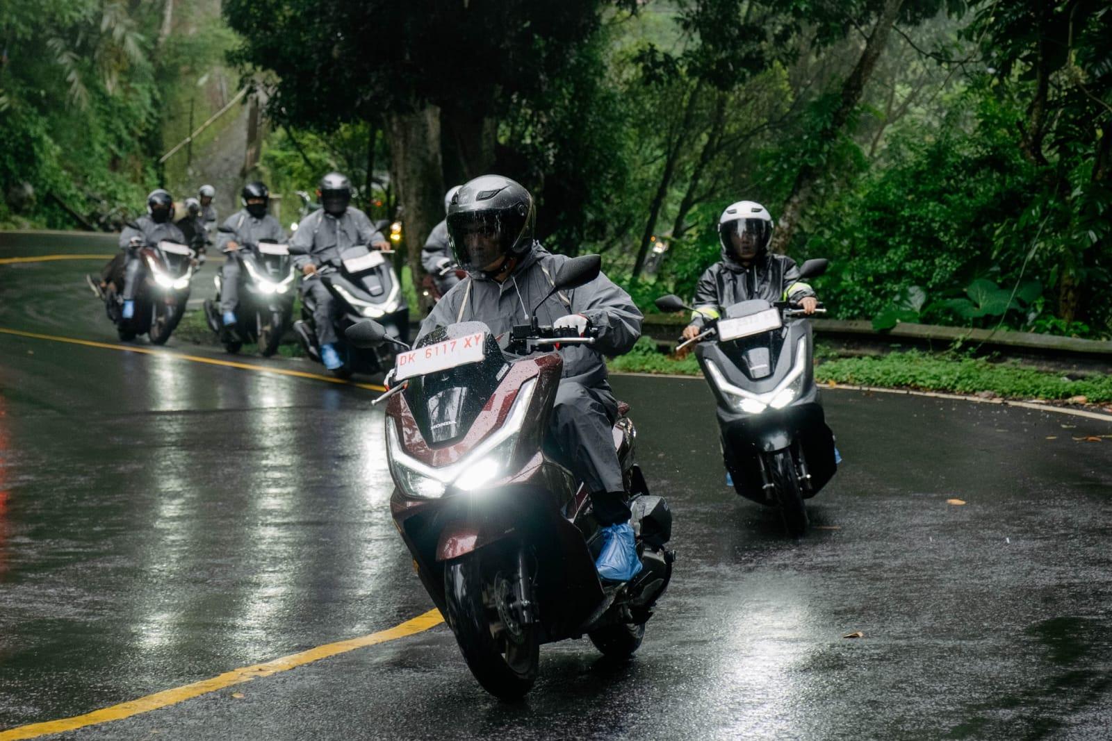 HONDA-New-Honda-PCX160-yang-dibekali-teknologi-RoadSyncLO0.jpg