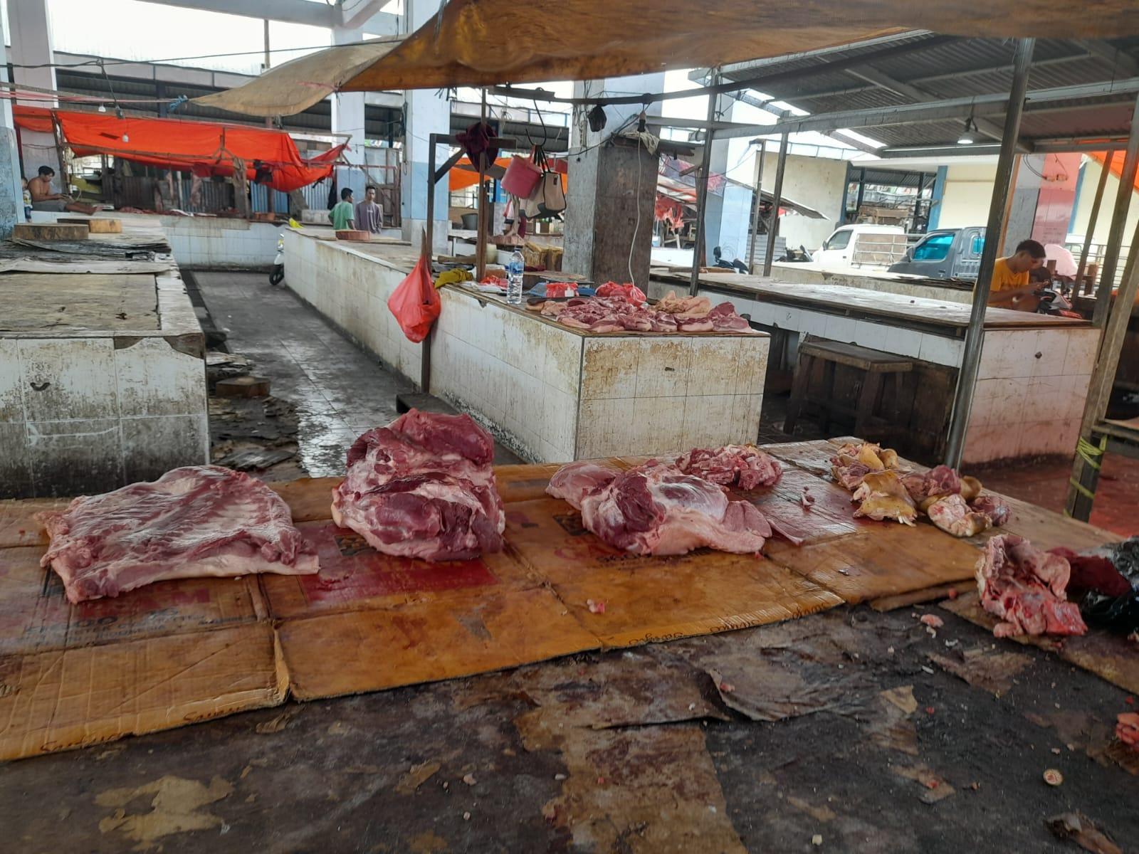 Harga-Daging-Babi-Meroket-di-Pasar-Karombasan-Manadofgjgjghj.jpg