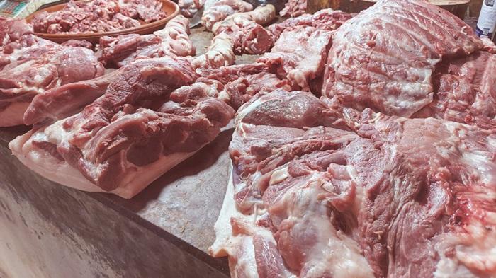 Harga-daging-babi-di-Pasar-Bersehati-naik-dari-harga-bulan-lalu.jpg
