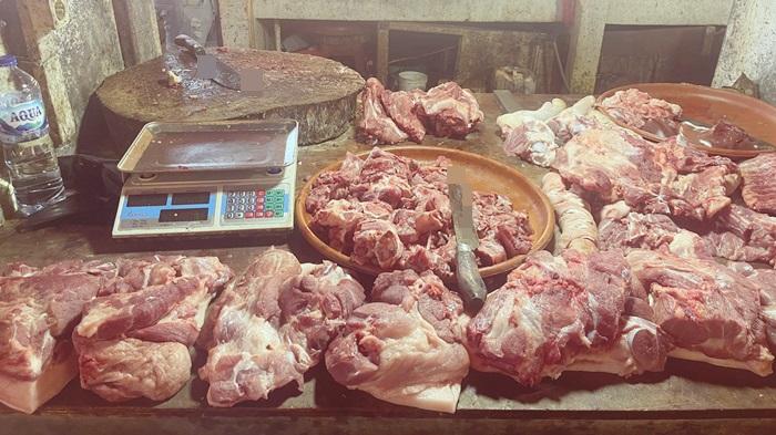 Harga-daging-babi-dijual-dengan-harga-yang-masih-sama-per-kilogramnya.jpg