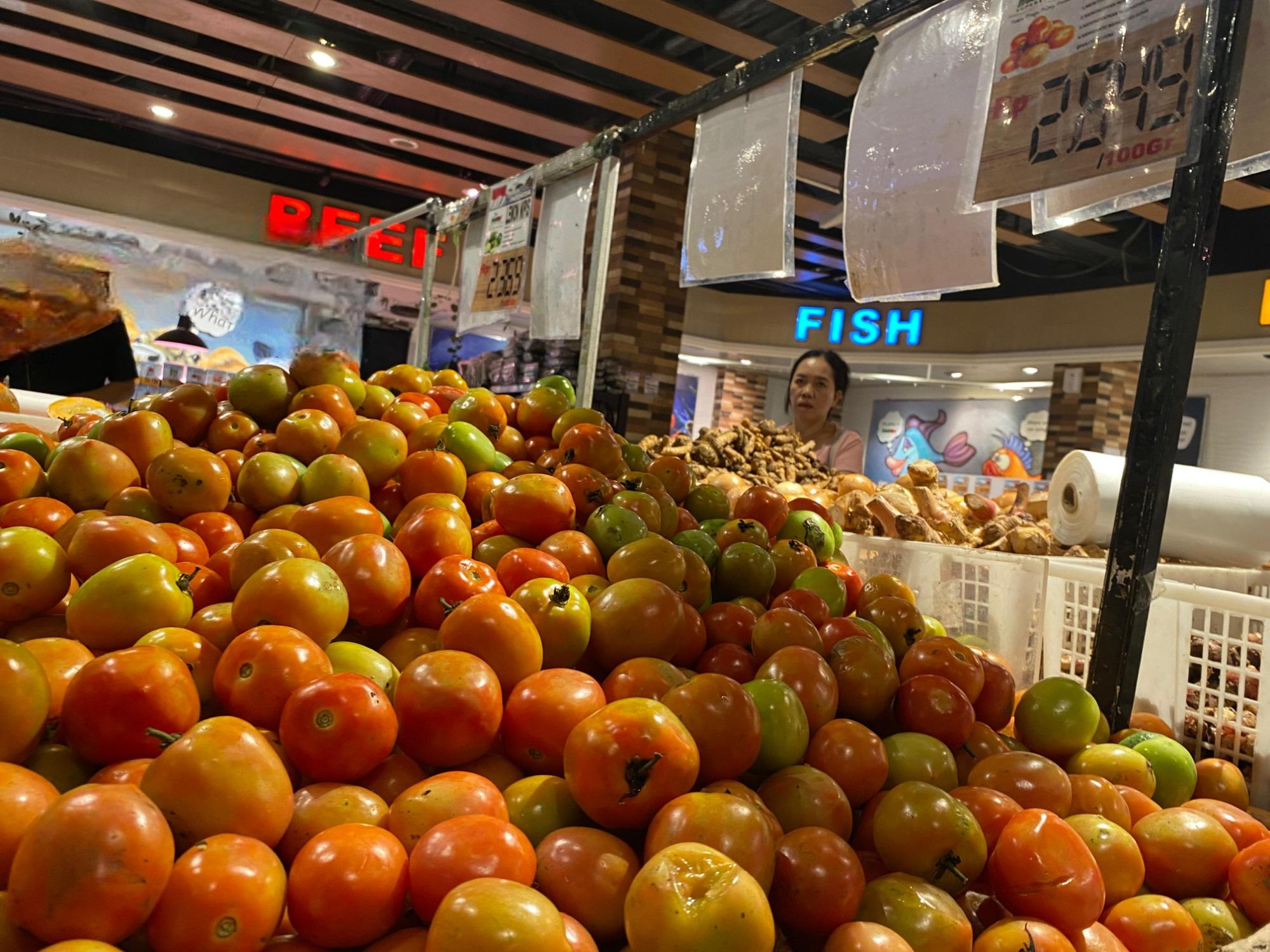 Harga-tomat-di-FreshMart-Nahu-Manado-Senin-172024fhfhfg.jpg