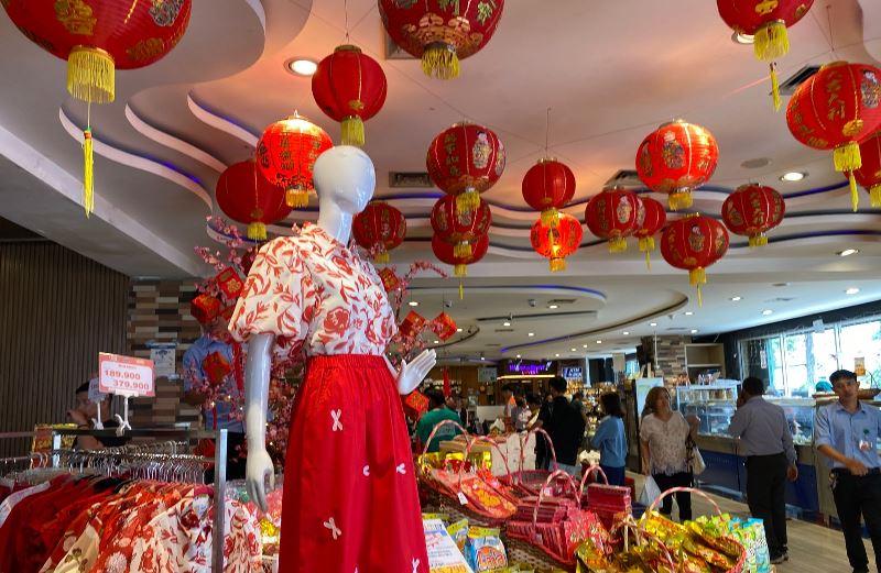Hiasan-Imlek-di-Pusat-Perbelanjaan-Kota-Manado-Sulawesi-Utara54545.jpg
