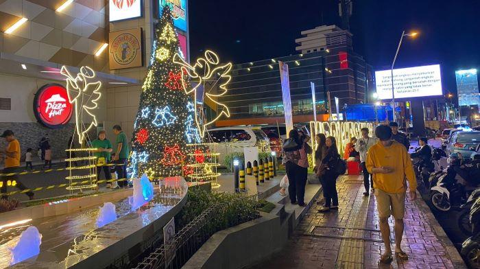 Hiasan-Lampu-dan-Pohon-Natal-di-Manado.jpg