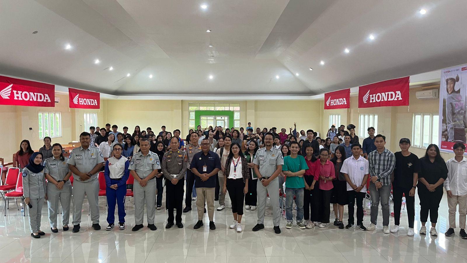 Honda DAW Edukasi Keselamatan Berkendara ke Mahasiswa Fakultas Pertanian Unsrat Manado