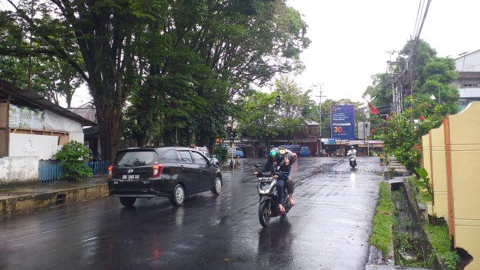 Hujan-mengguyur-Kota-Manado-Sulawesi-Utara-xdfghser.jpg