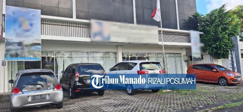 ILUSTRASI-Mobil-yang-diparkir-di-salah-satu-kantor-pemerintah-di-Kota-Manadolo0.jpg