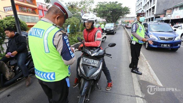 Ilustrasi-operasi-tilang-oleh-polisi-orang-di-dalam-foto-ini-bukan-orang-yang-dimaksud-dalam-berita.jpg