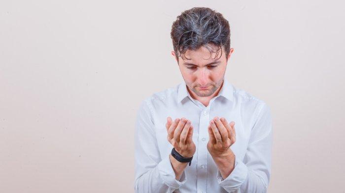 Ilustrasi-seorang-Muslim-sedang-berdoa45456546.jpg