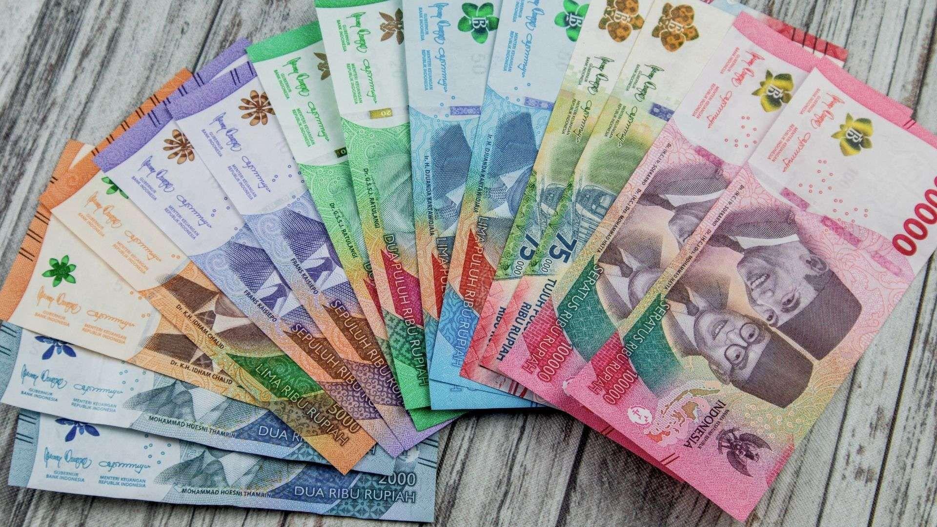 Ilustrasi-uang-rupiah-dengan-berbagai-pecahan.jpg