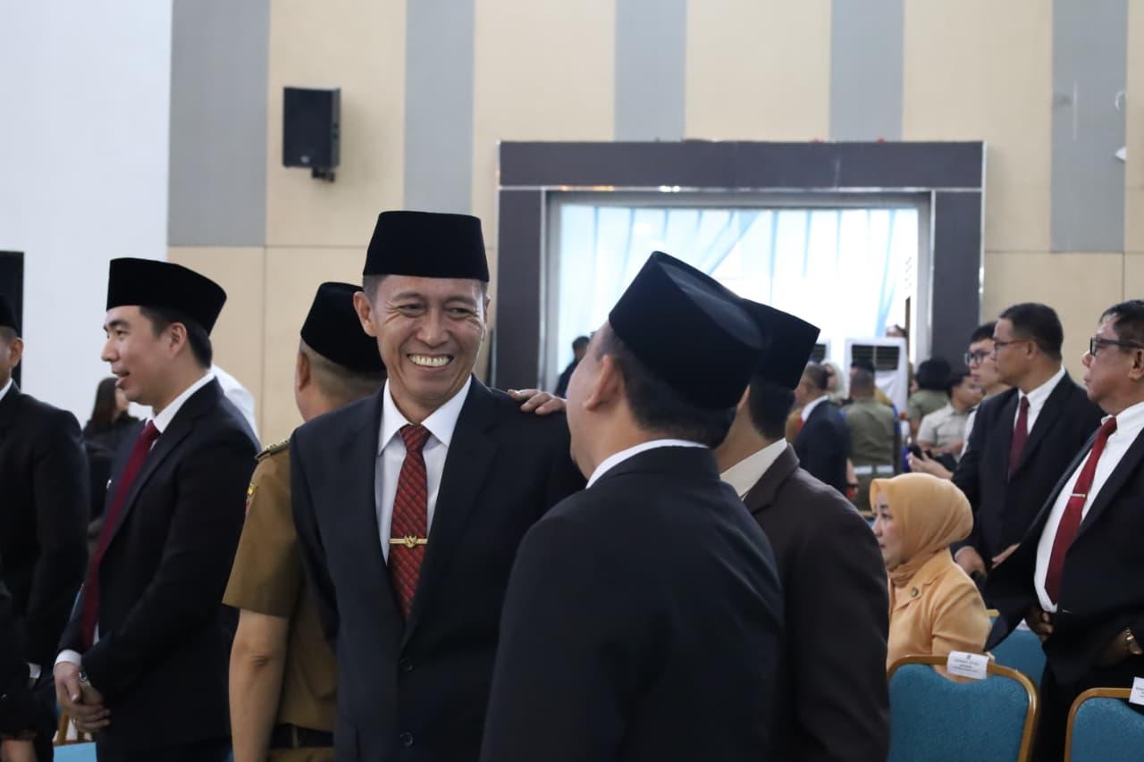 Iskandar-Kamaru-menghadiri-pelantikan-dan-pengambilan-sumpah-Sekda-Provinsi-Sulut-Tahlis-Gallang.jpg
