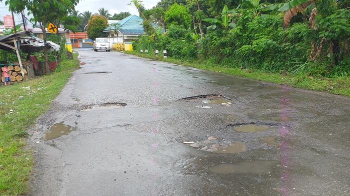 Jalan Rusak di Kelurahan Mogolaing Dikeluhkan Warga dan Pengendara, Banyak Lubang dan Genangan Air