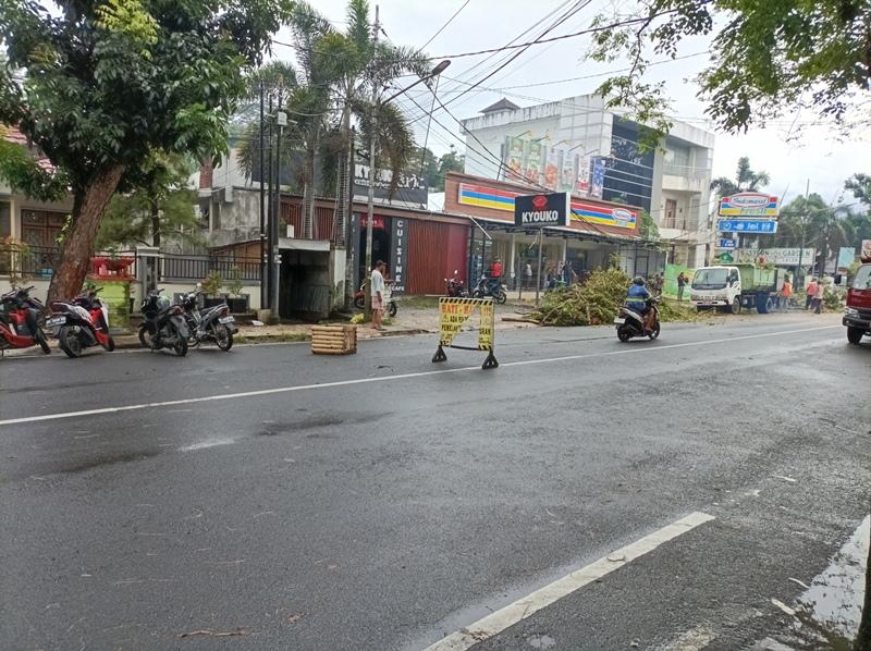 Jalan Sam Ratulangi,Tanjung Batu Wanea Manado Sulawesi Utara Ditutup Sementara