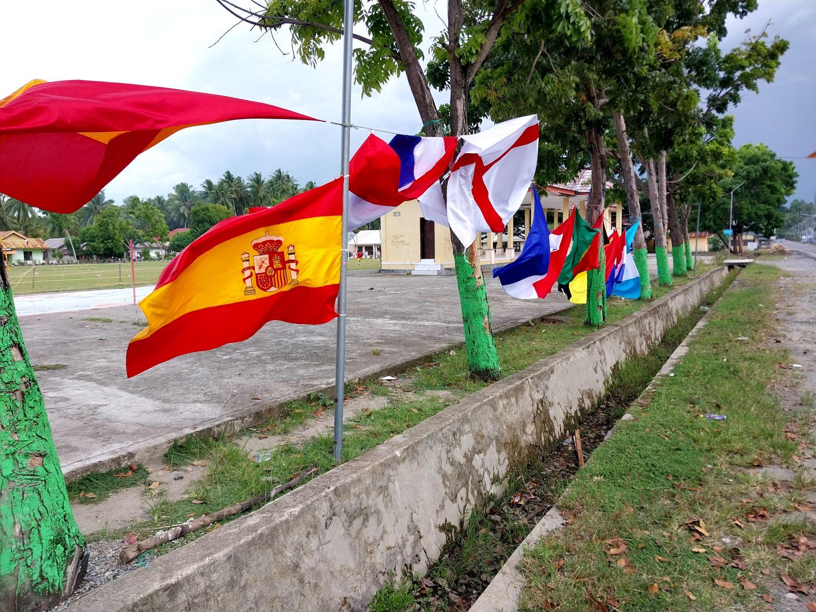 Jelang Piala Dunia 2022 Qatar, Pedagang Bendera di Bolmut Sulawesi Utara Raup Untung