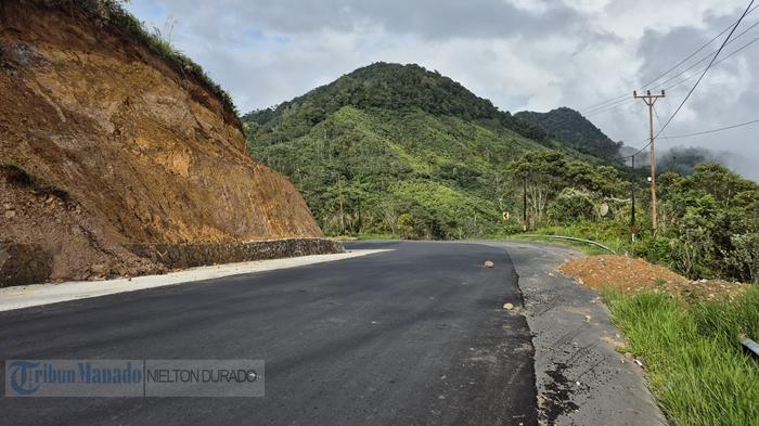 Jalan-di-puncak-Atoga-wilayah-Kecamatan-Modayag-Kabupaten-Bolaang-Mongondow-Timur.jpg