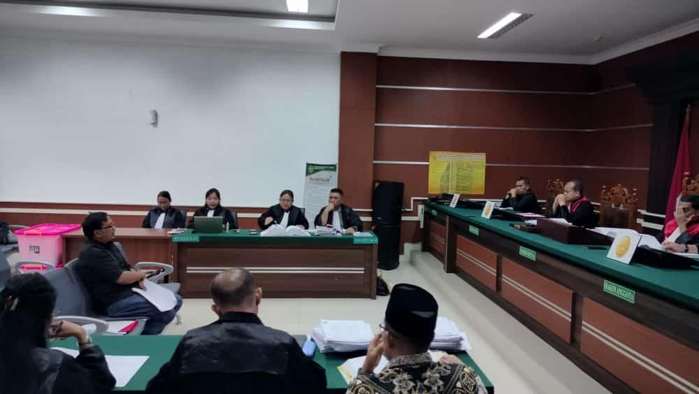 BREAKING NEWS: Mantan Anggota DPRD Sulawesi Utara James Karinda Hadiri Sidang Korupsi PT Air Manado