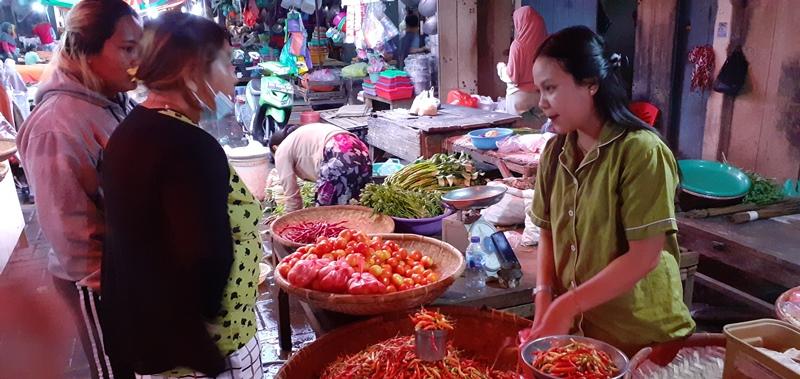 Jelang-Paskah-harga-rempah-rempah-mulai-turun-di-Pasar-Serasi-Kelurahan-Gogagoman.jpg