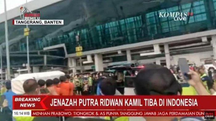Jenazah-Emmeril-Khan-Mumtadz-atau-Eril-sudah-tiba-di-Cargo-Jenazah-Bandara-Soekarno-Hatta.jpg