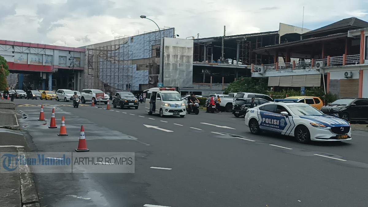 Jenazah-Patricia-Tamawiwy-dibawa-ke-seputaran-Mega-Mall.jpg