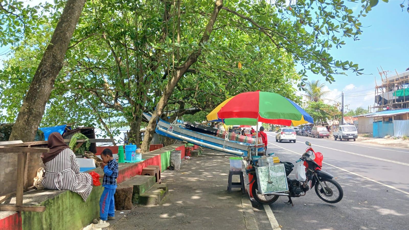 Jumat-1612026-Pantai-ini-masih-menjadi-destinasi-favorit-warga.jpg