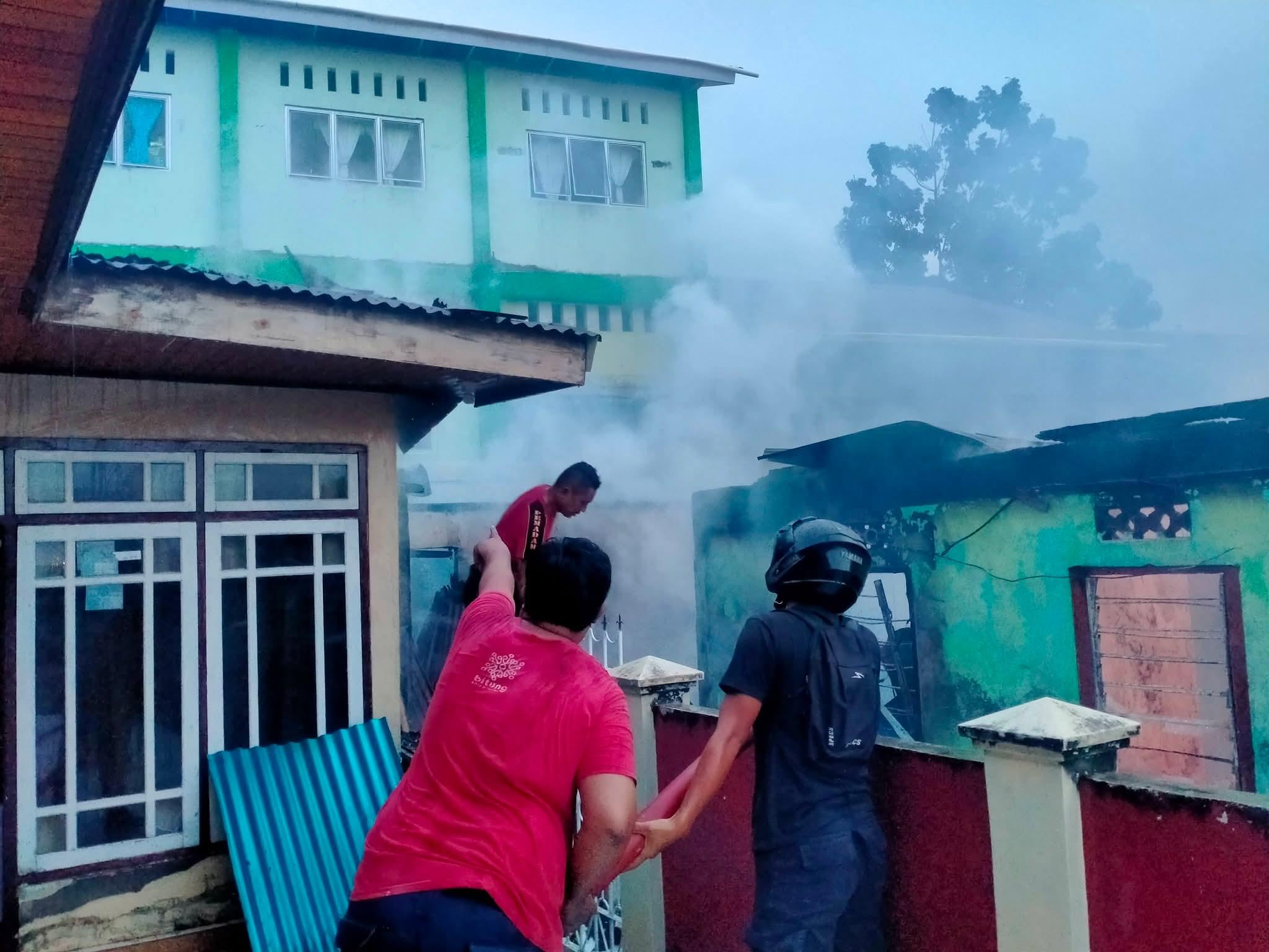 KEBAKARAN-Kebakaran-yang-terjadi-di-Komplekshrhitgh56.jpg