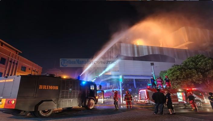 KEBAKARAN-Megamall-Manado-saat-terbakar-pada-Sabtu-16-Mei-2026.jpg