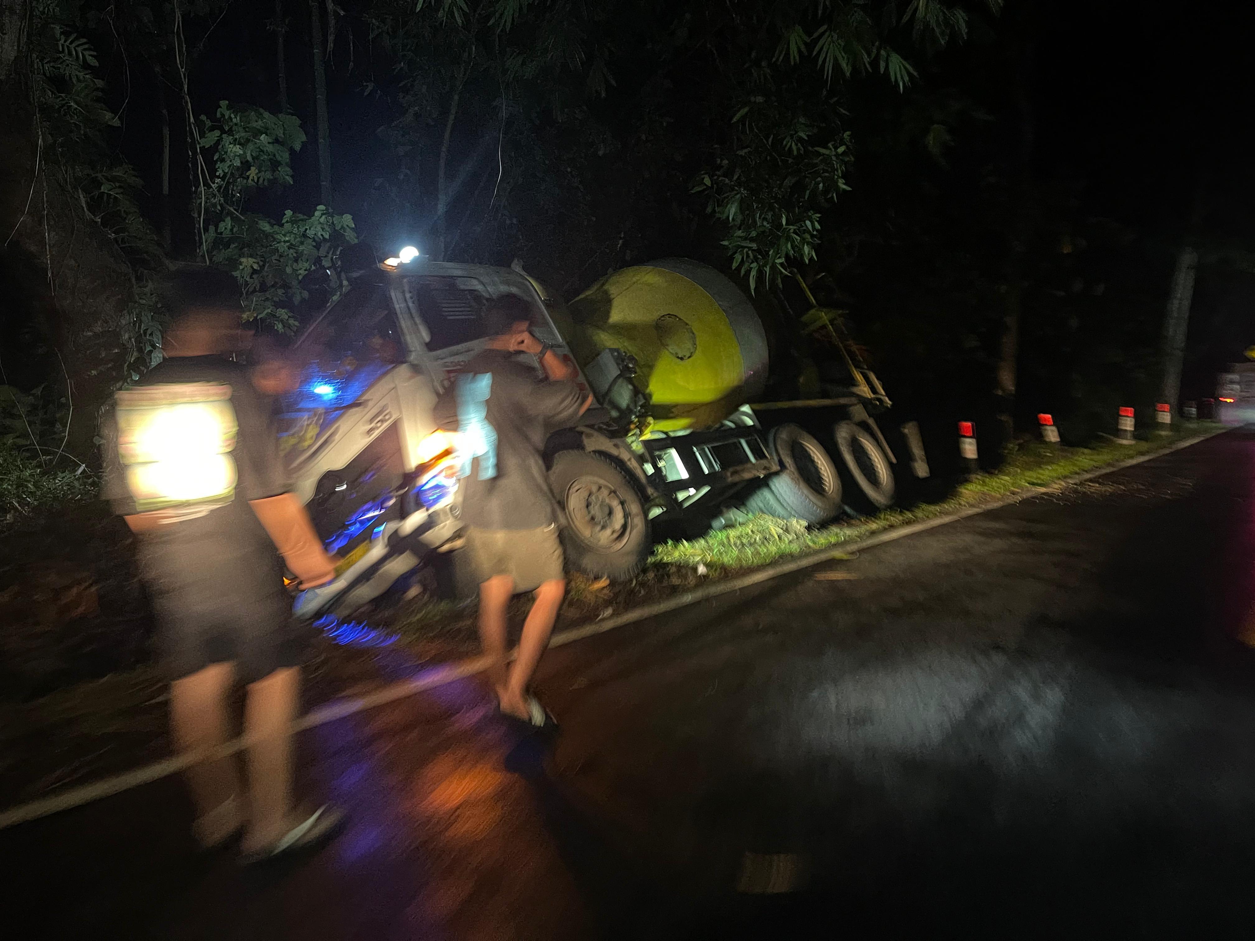 Kecelakaan Lalu Lintas, Truk Mixer Tergelincir di Jalan Worang Bypass Minut Sabtu Dini Hari