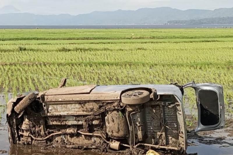 KECELAKAAN-MAUT-Satu-unit-mobil-minibus-Daihatsu-Silver-bernomor-polisi-DT-1591-WFLO0.jpg