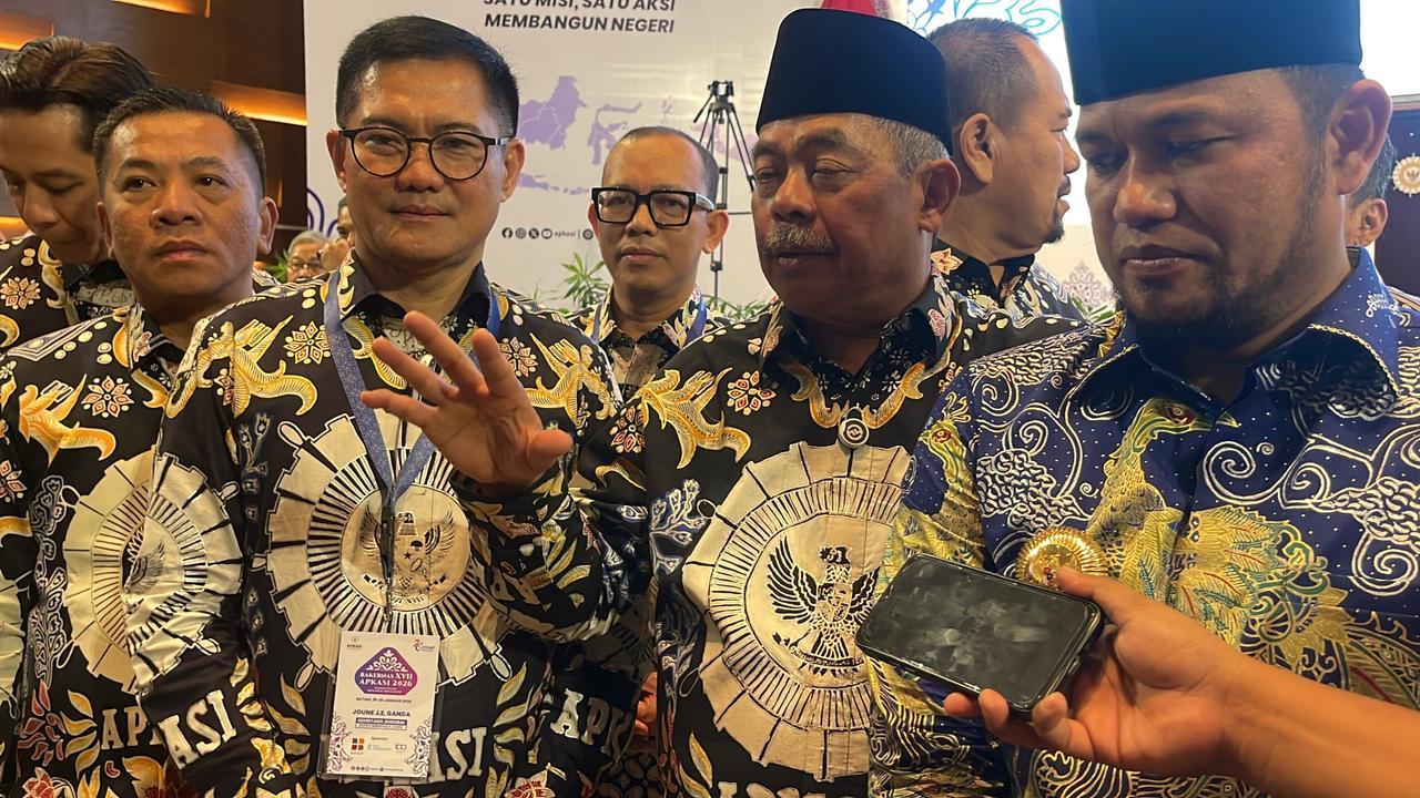 KETERANGAN-Ketum-Apkasi-juga-Bupati-Laha.jpg