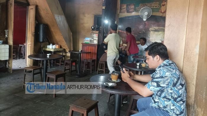 KLASIK-Suasana-di-Rumah-Kopi-Tikala-Manado-Kamis-1222026-asgf.jpg