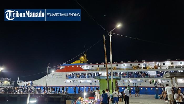 KM Barcelona III A Angkut 436 Penumpang dari Pelabuhan Tahuna Sangihe Menuju Manado