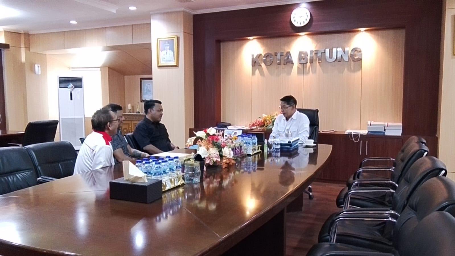 Breaking News, Pengurus PSSI dan Futsal Beri Dukungan ke Hengky Honandar Calon Ketua KONI Bitung - Tribunmanado.co.id