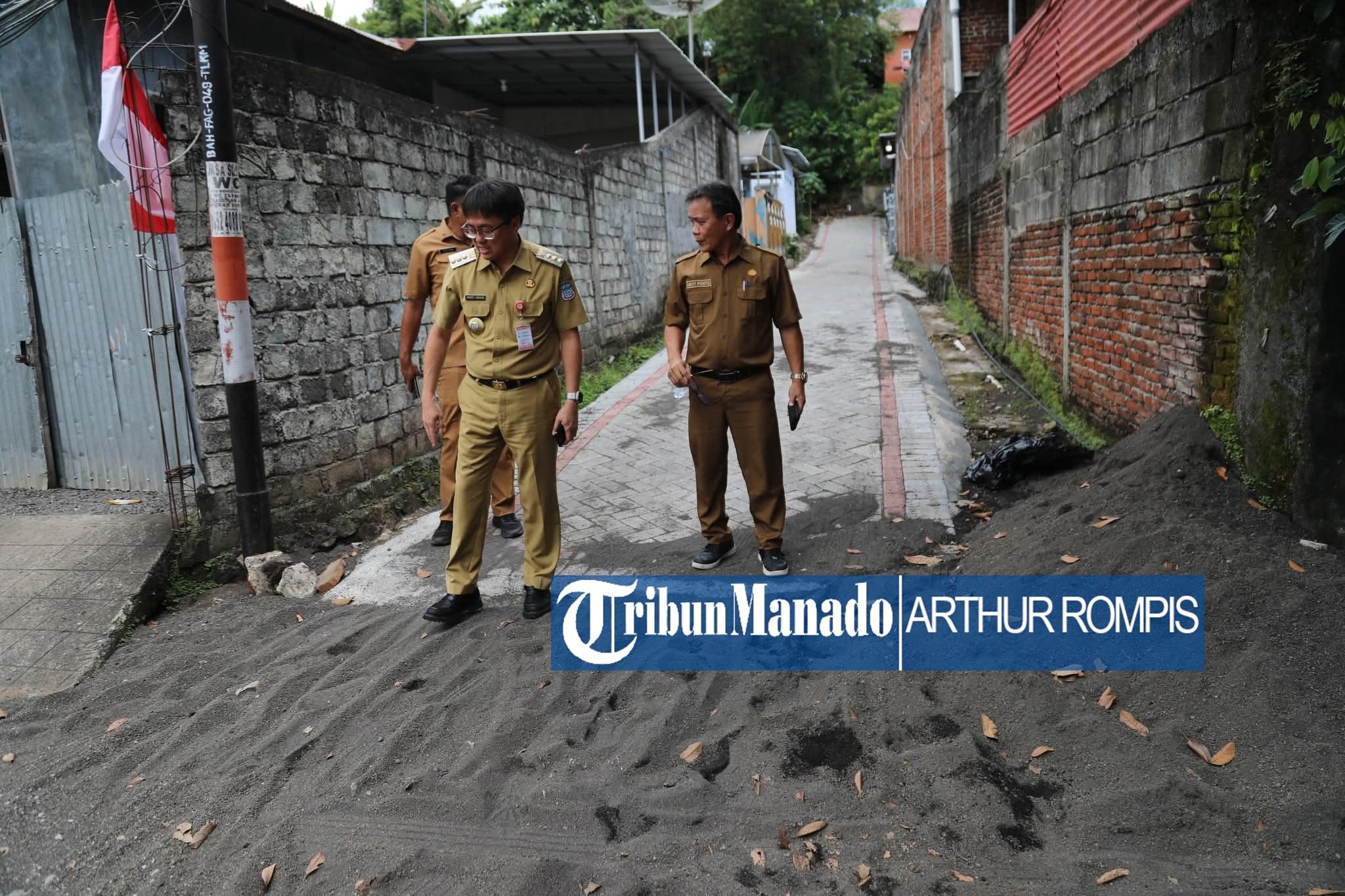 Turlap di Malalayang dan Mapanget, Wali Kota Manado Andrei Angouw Cek Pembuatan Paving
