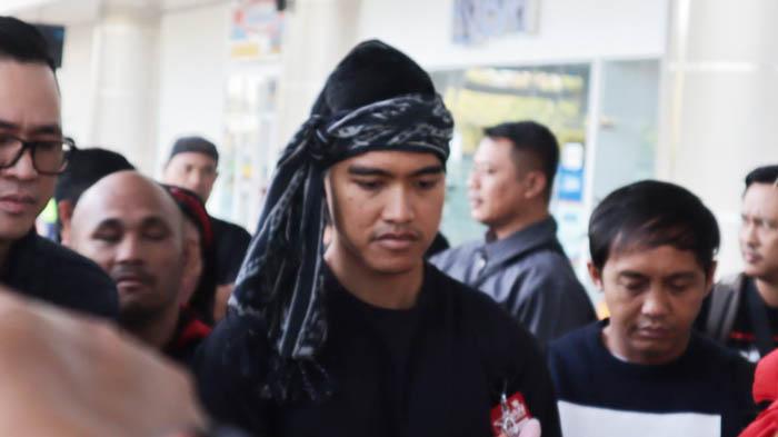 Kaesang-tiba-di-Bandara-Internasional-Tribun-ManadoWendia-Paputungan.jpg