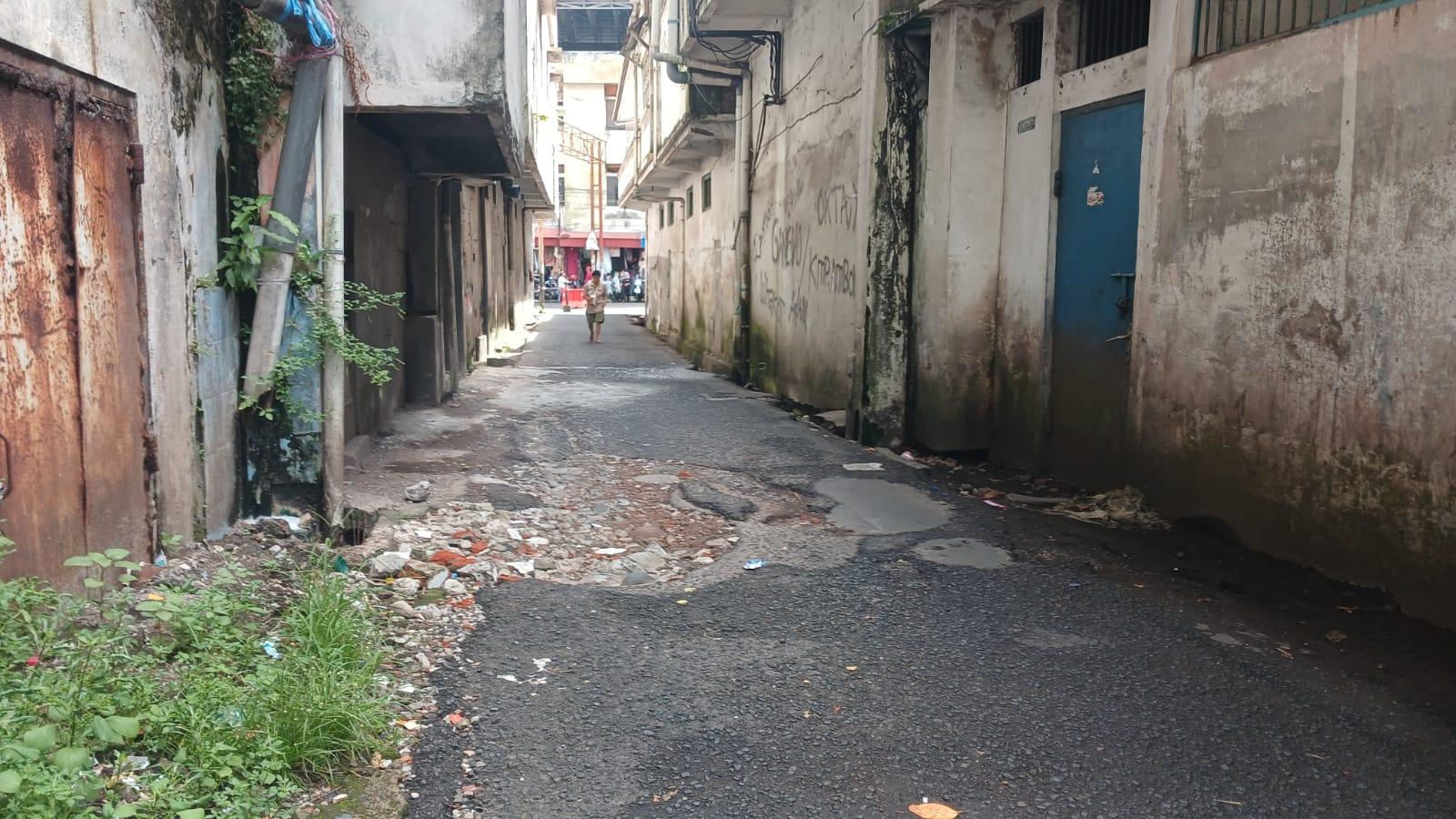 Jalan Rusak di Pasar 45 Manado Dikeluhkan Pedagang dan Pengendara