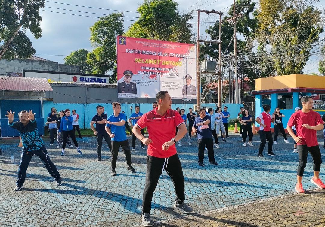 Kantor-Imigrasi-Kelas-I-TPI-Manado-melaksanakan-kegiatan-jalan-sehat.jpg