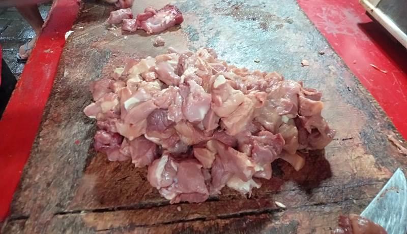 Jelang Ramadan, Penjual Daging Ayam dan Sapi di Kotamobagu Sulawesi Utara Untung