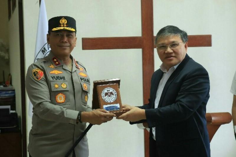 Kunjungi Sinode GMIM, Kapolda Sulut Pastikan Polri Netral dan Siap Amankan Pemilu 2024