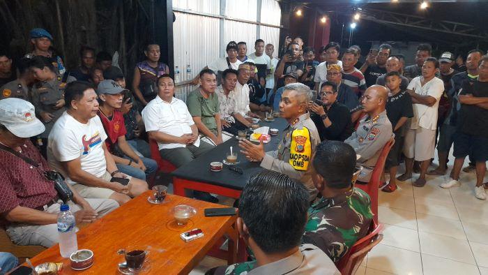 Kapolda Sulawesi Utara Ngopi Bareng Warga di Pasar Tua Bitung, Dengar Cerita Masyarakat