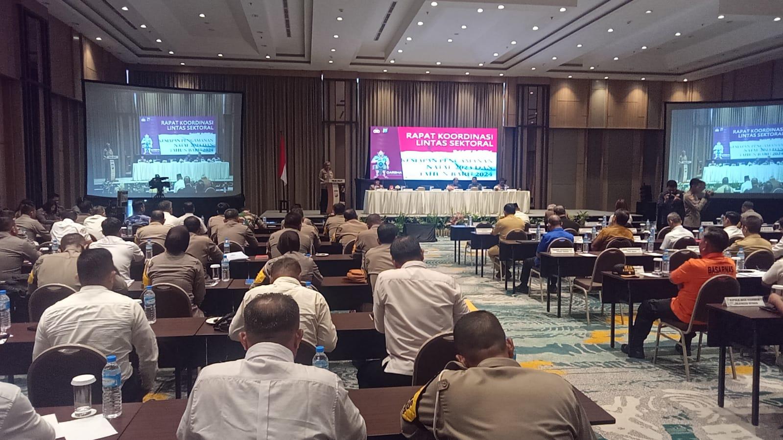 Kapolda-saat-membawakan-sambutan-di-kegiatan-Rapat-koordinasilintas-sektoralo90.jpg