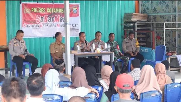 Kapolres-Kota-Kotamobagu-AKBP-Irwanto-melalui-program-Sarapan-Bersama-Masyarakat.jpg