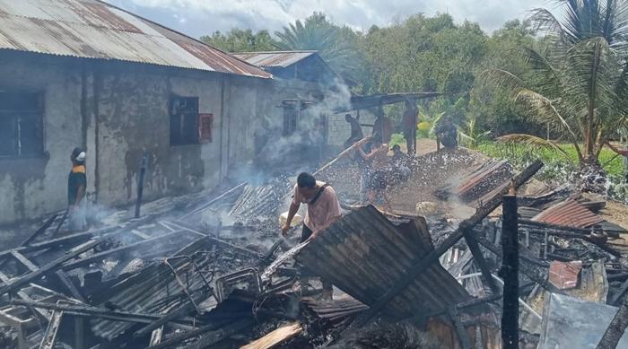 Kebakaran-rumah-di-Desa-Ratatotok-Kabupaten-Minahasa-Tenggara-Mitra.jpg