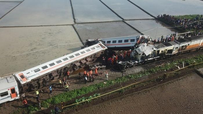 Kecelakaan-Kereta-KA-Turangga-dan-KA-Lokal-Bandung-Raya.jpg