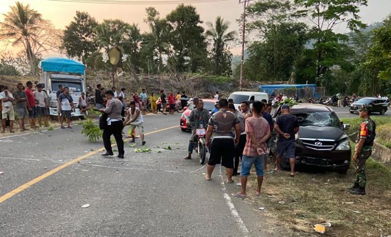 Kecelakaan-lalu-lintas-di-puncak-Tumuyu-jalan-AKD-Desa-Tapa-Aog-Kecamatan-Lolayan890.jpg
