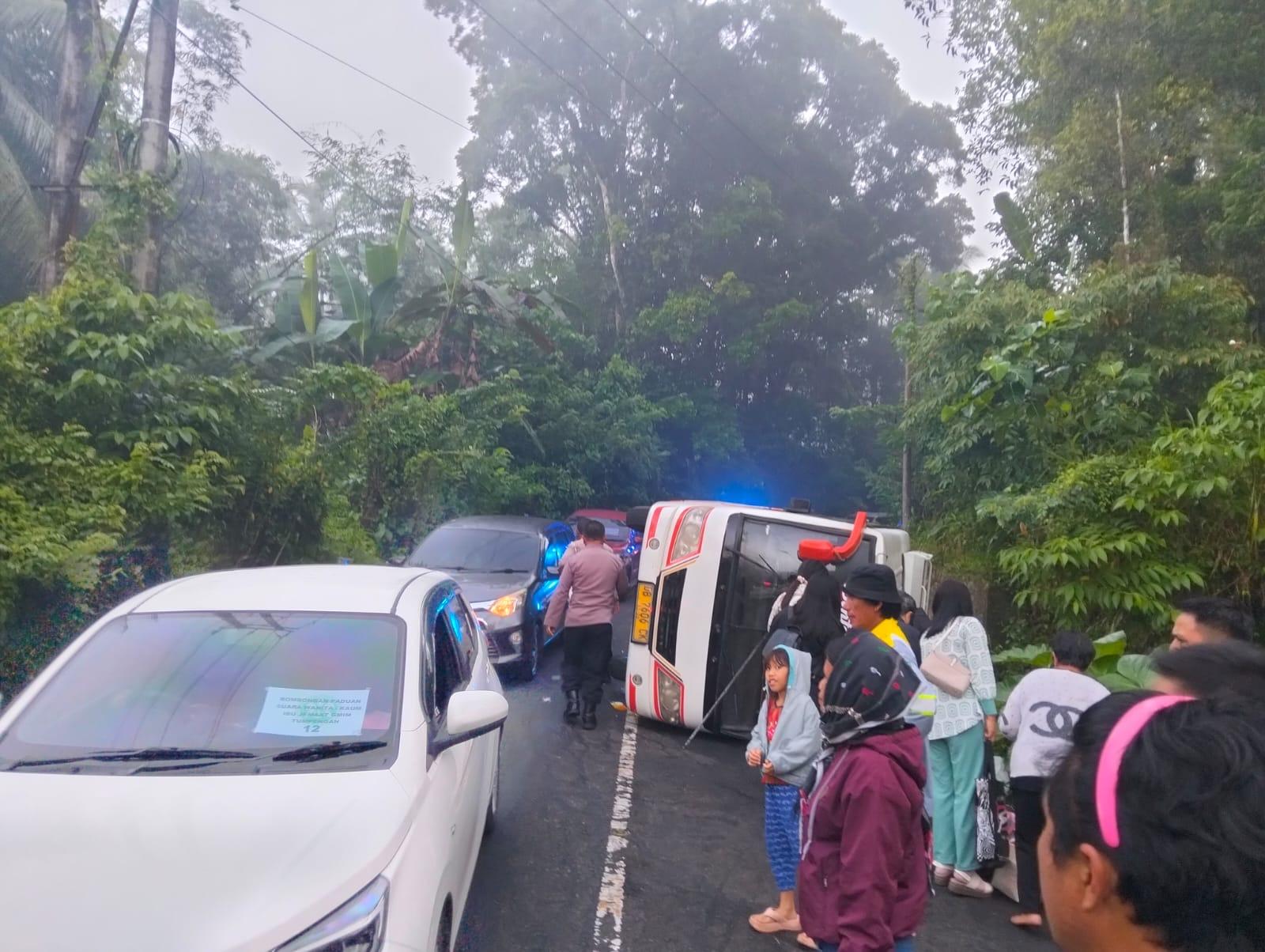 Kecelakaan-tunggal-melibatkan-bus-yang-rHGKJGHKGK8789789.jpg
