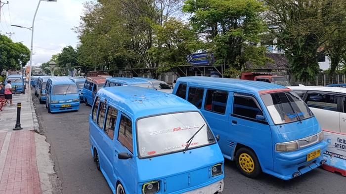 Kehadiran-bus-Buy-The-Service-BTS-di-Kota-Manado-mendapat-penolakan-sopir-angkot.jpg