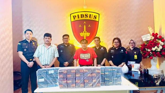 Kejari-Manado-menerima-barang-bukti-uang-tunai-senilai-Rp-52-miliar-yayasan-GMIM.jpg