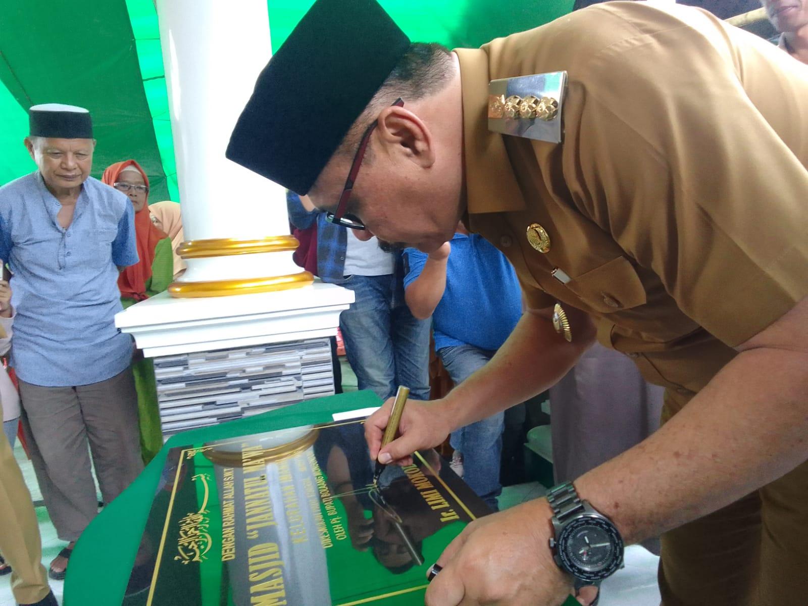 Limi Mokodompit Resmikan Masjid Jannatul Mawa Imandi di Bolmong Sulawesi Utara