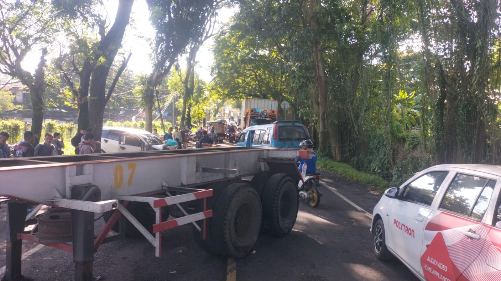 5 Fakta Kecelakaan di Minut Sulut: Sigra Keluar Jalur Tabrak Kontener, Ada 3 Orang yang Jadi Korban