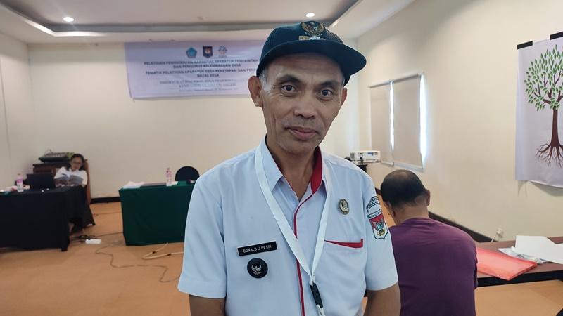 Kepala-Desa-Motoling-Dua-Donald-J-Pesik.jpg