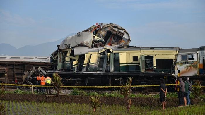 Kesaksian-penumpang-detik-detik-KA-Turangga-dan-KA-Lokal-Bandung-Raya-bertabrakan.jpg